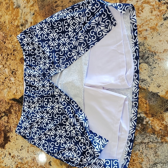 NWOT Ekouaer Skorts - Picture 2 of 3